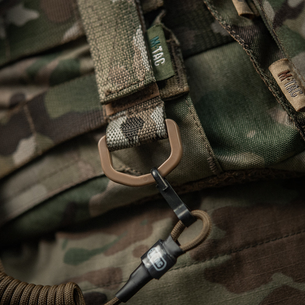 Fastening with D-ring