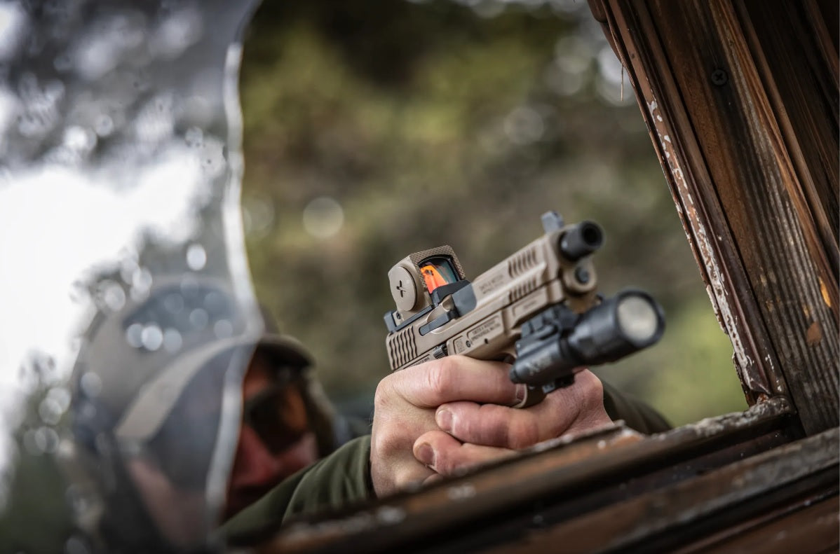 Vortex Enclosed Solar Mico Red Dot Defender-CCW 3 MOA Tan