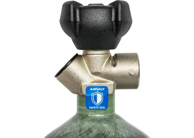 airvalt_3_liter_300_bar_carbon_charging_cylinder_with_pressure_gauge_2_.jpg